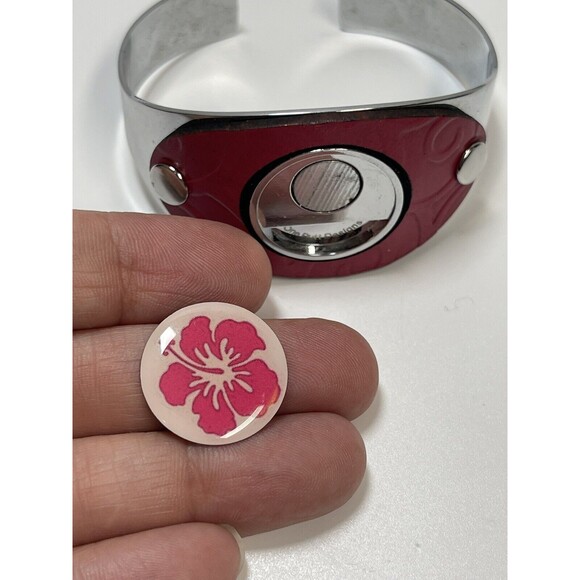 One Putt Designs Hibiscus Cuff Bracelet Designed For Ladies Golf Classic - Picture 6 of 9